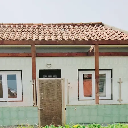 Doris Beach House. Praia .ovar.aveiro בית נופש